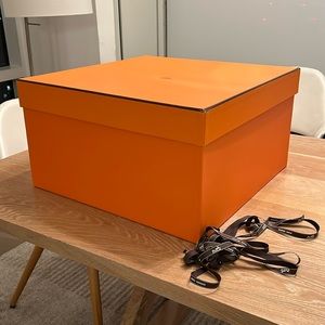 Hermes box for large bag. 21.5”L X 21.5”D X 12”H. Includes ribbon.